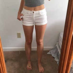Cute stretchy white jean shorts